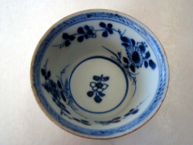 A fine Chinese Porcelain tea cup and saucer circa 1723 salvaged from the CA MAU SHIPWRECK — image 2